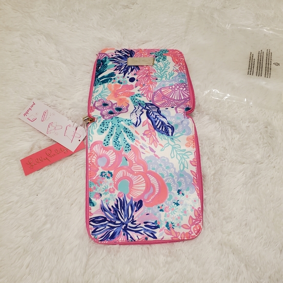HOST PICK! Lilly Pulitzer Packable Tote - Picture 4 of 5